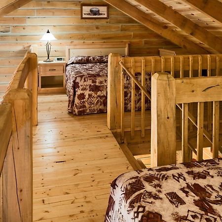 Rock Crest Lodge & Cabins Къстър Екстериор снимка