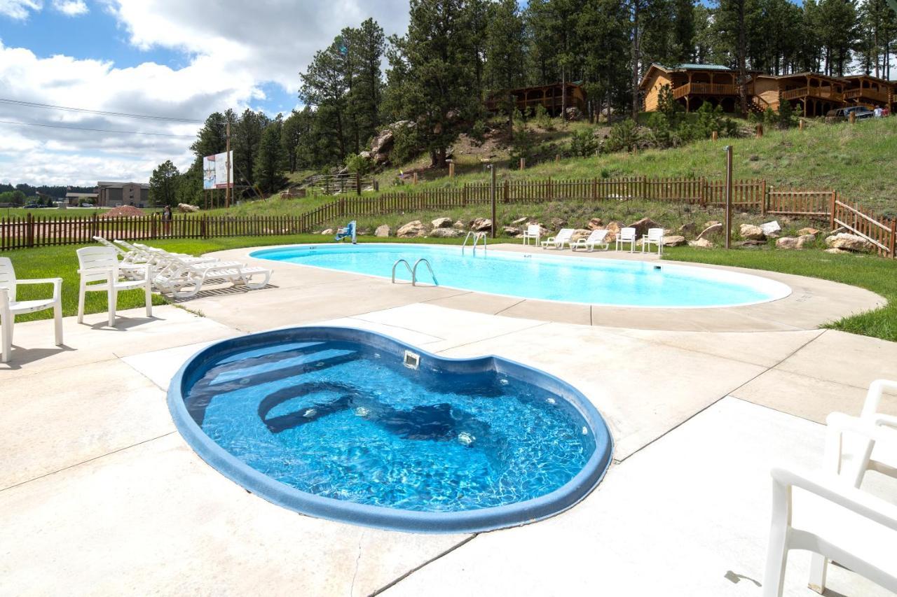 Rock Crest Lodge & Cabins Къстър Екстериор снимка
