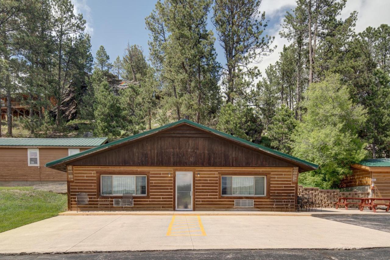 Rock Crest Lodge & Cabins Къстър Екстериор снимка
