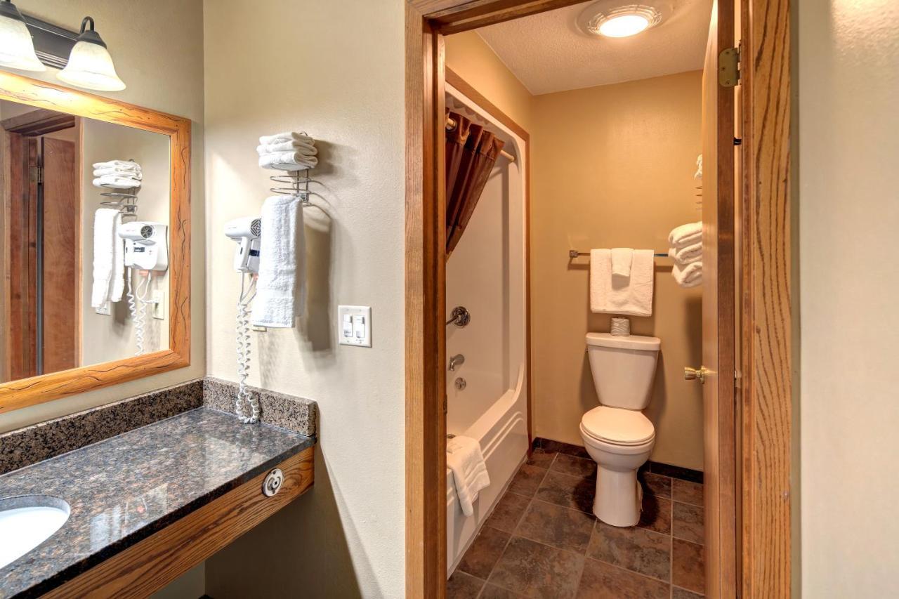 Rock Crest Lodge & Cabins Къстър Екстериор снимка