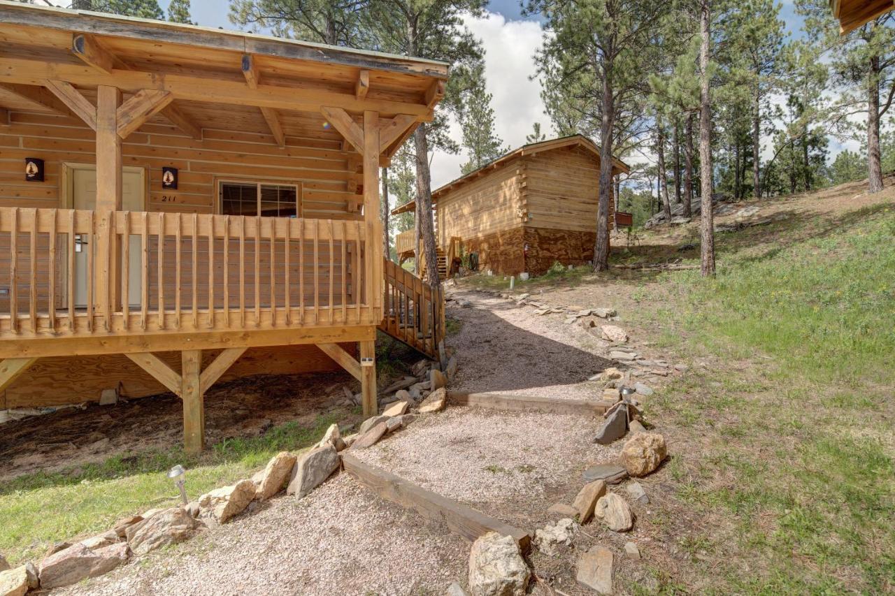 Rock Crest Lodge & Cabins Къстър Екстериор снимка