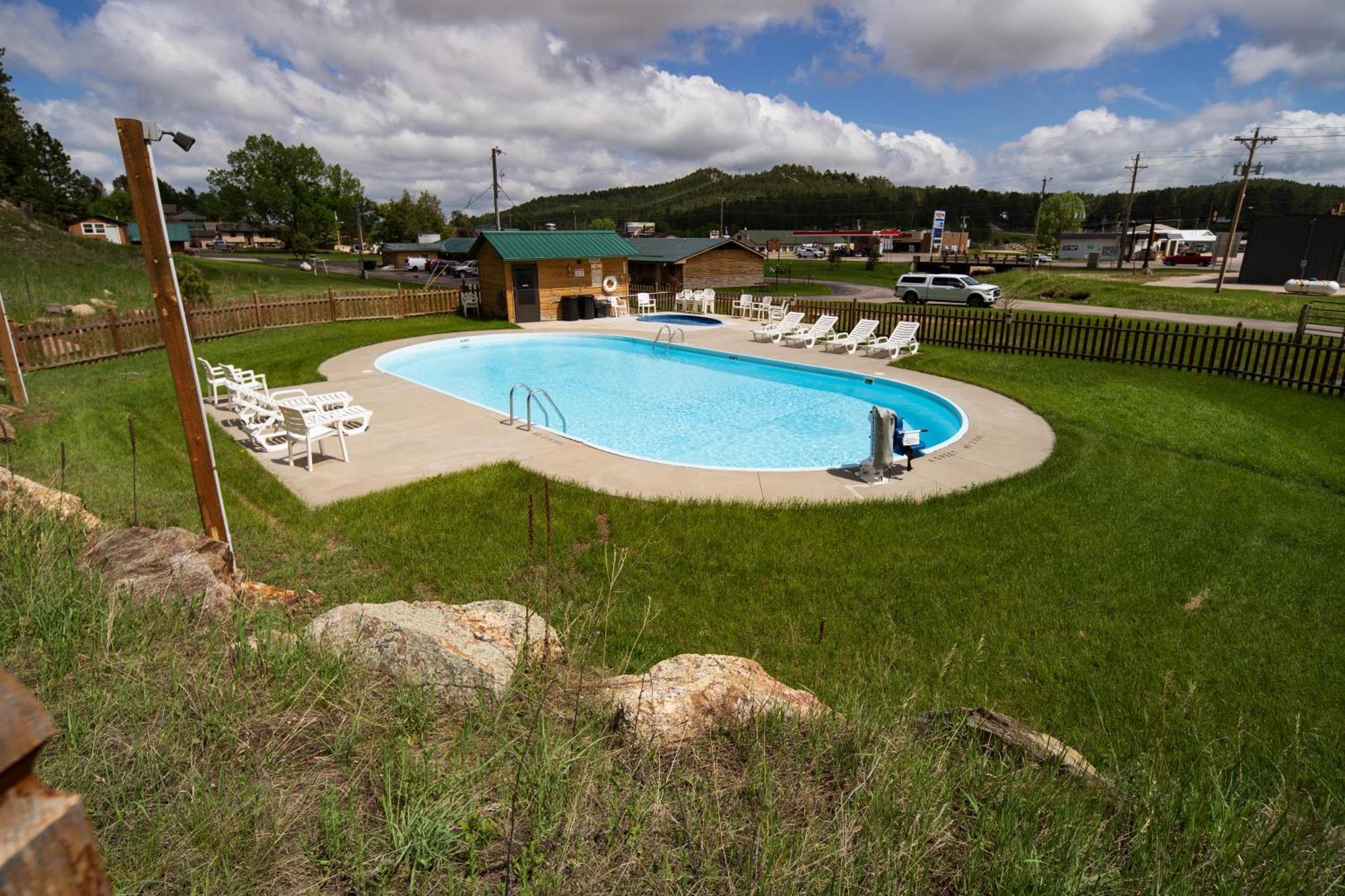 Rock Crest Lodge & Cabins Къстър Екстериор снимка