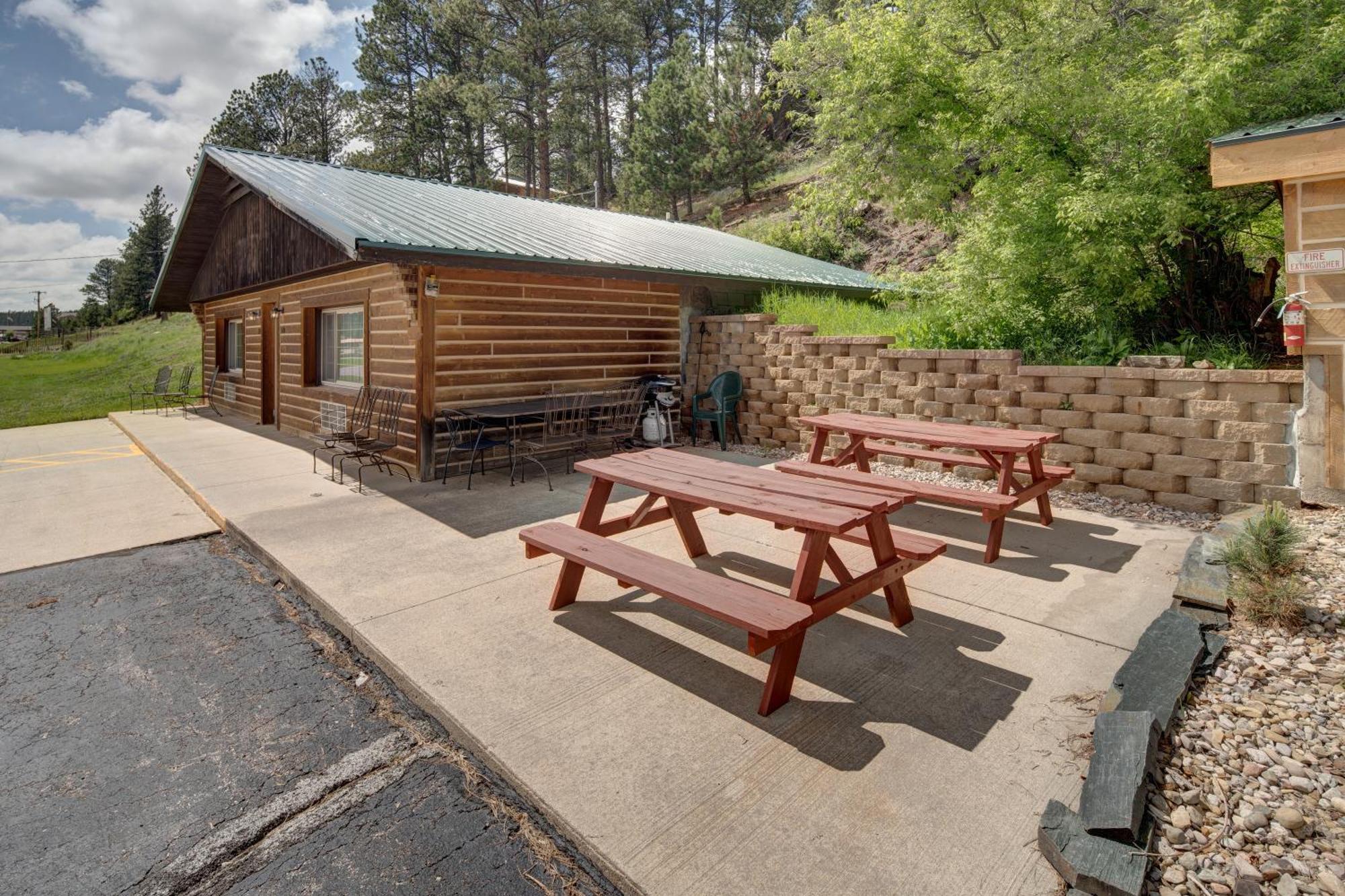Rock Crest Lodge & Cabins Къстър Екстериор снимка