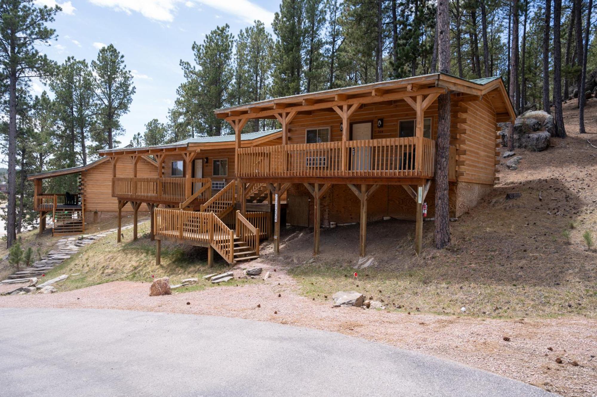 Rock Crest Lodge & Cabins Къстър Екстериор снимка