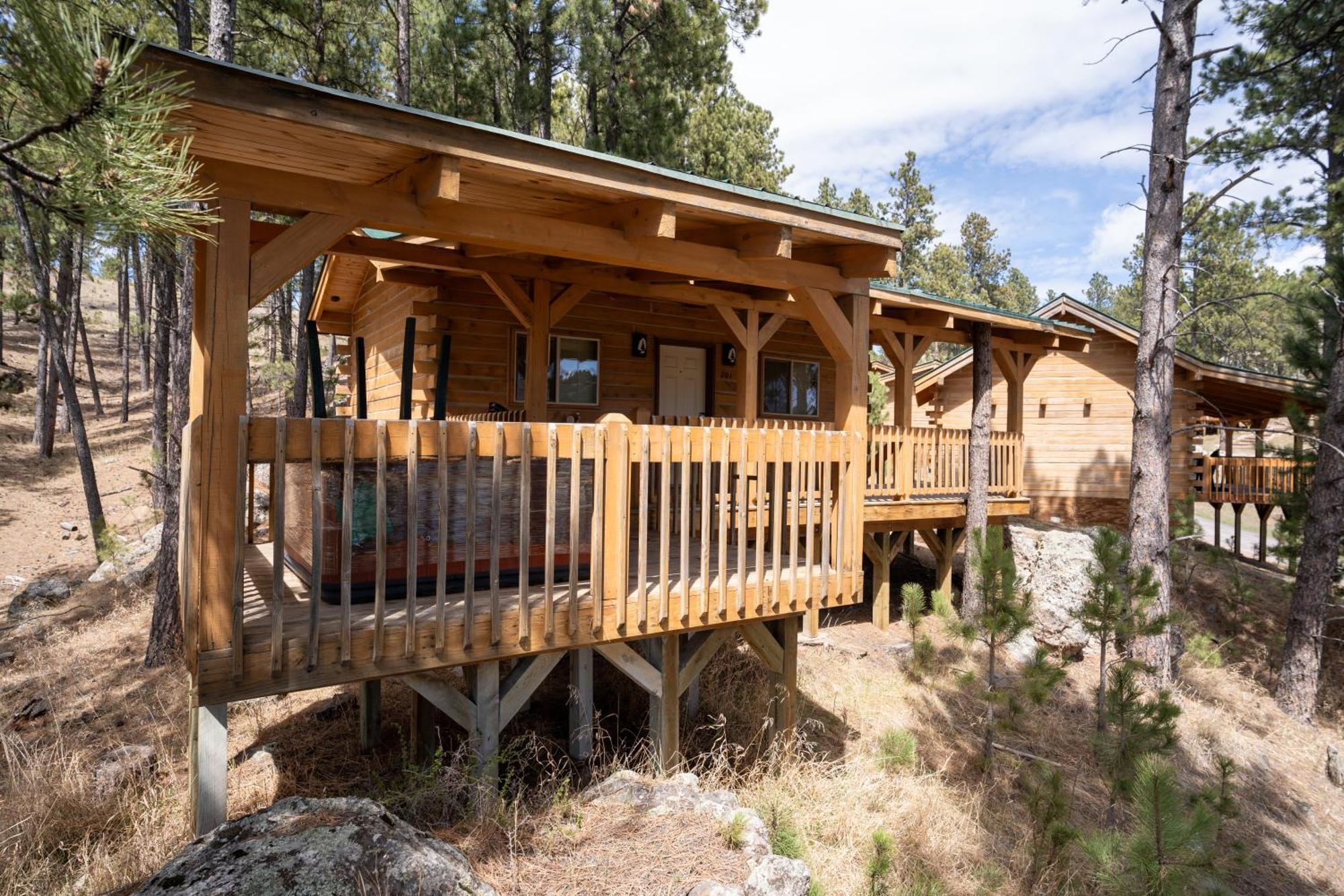 Rock Crest Lodge & Cabins Къстър Екстериор снимка