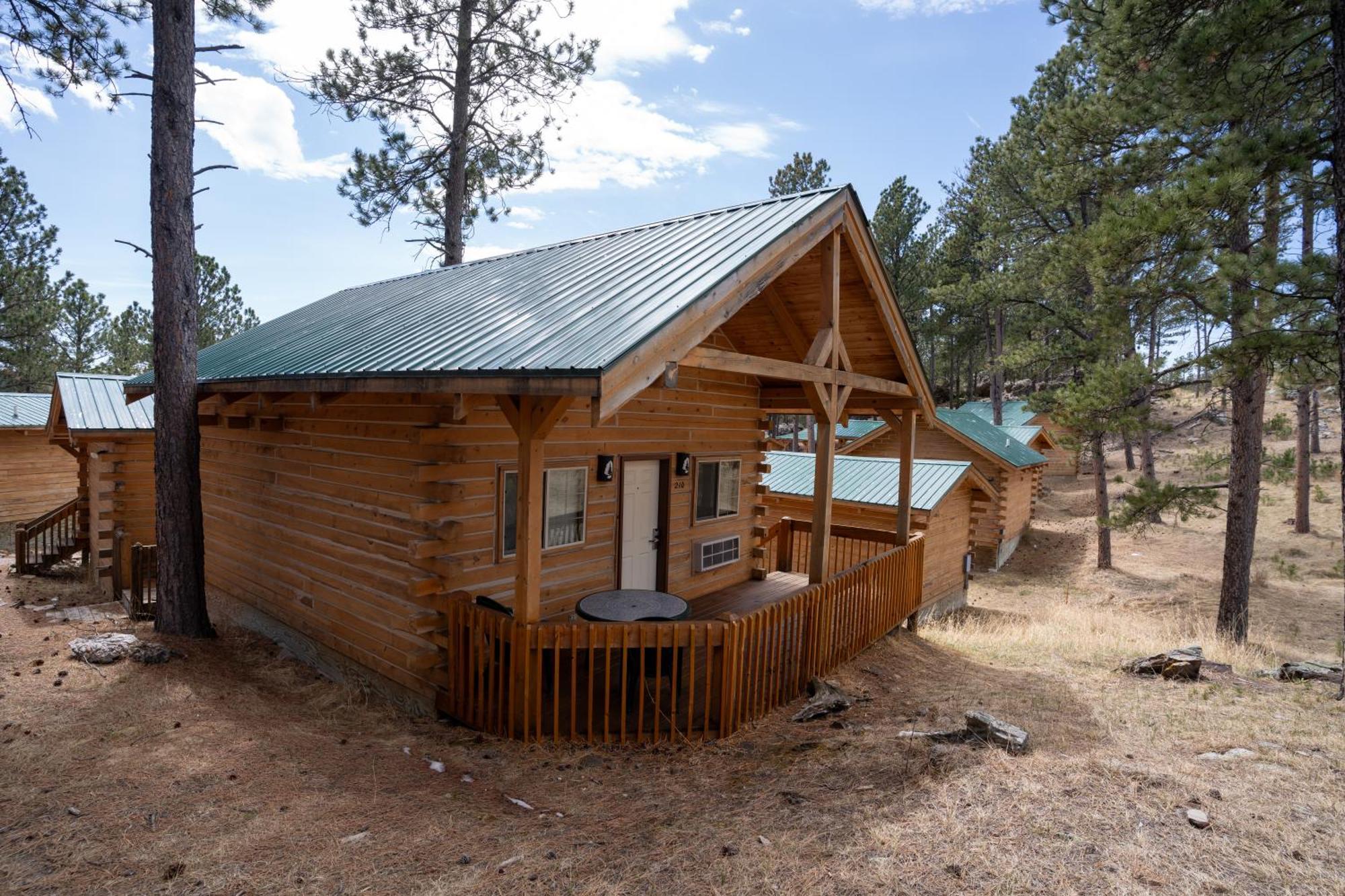 Rock Crest Lodge & Cabins Къстър Екстериор снимка