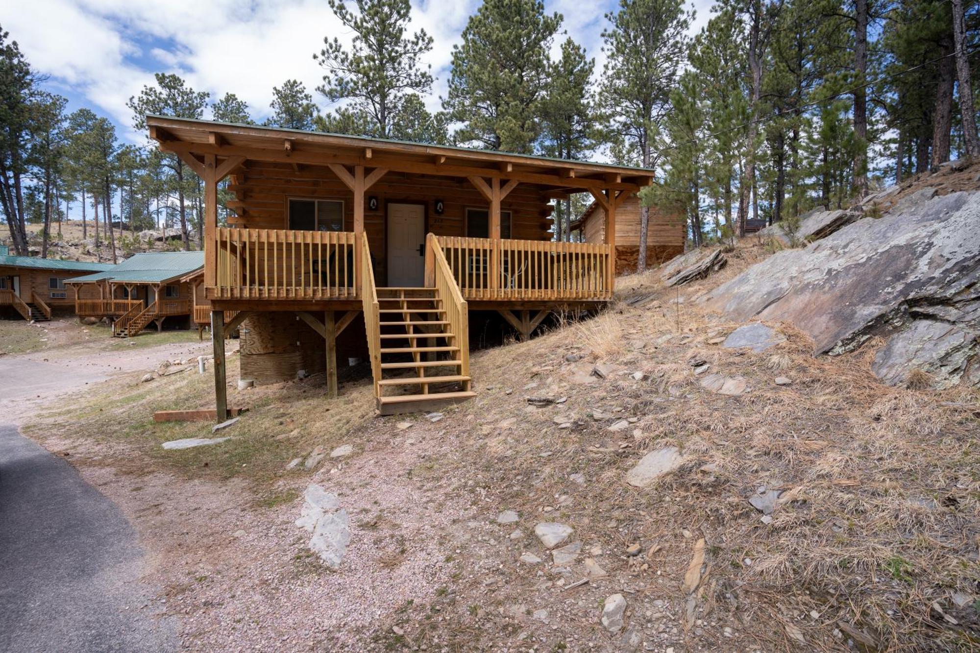 Rock Crest Lodge & Cabins Къстър Екстериор снимка