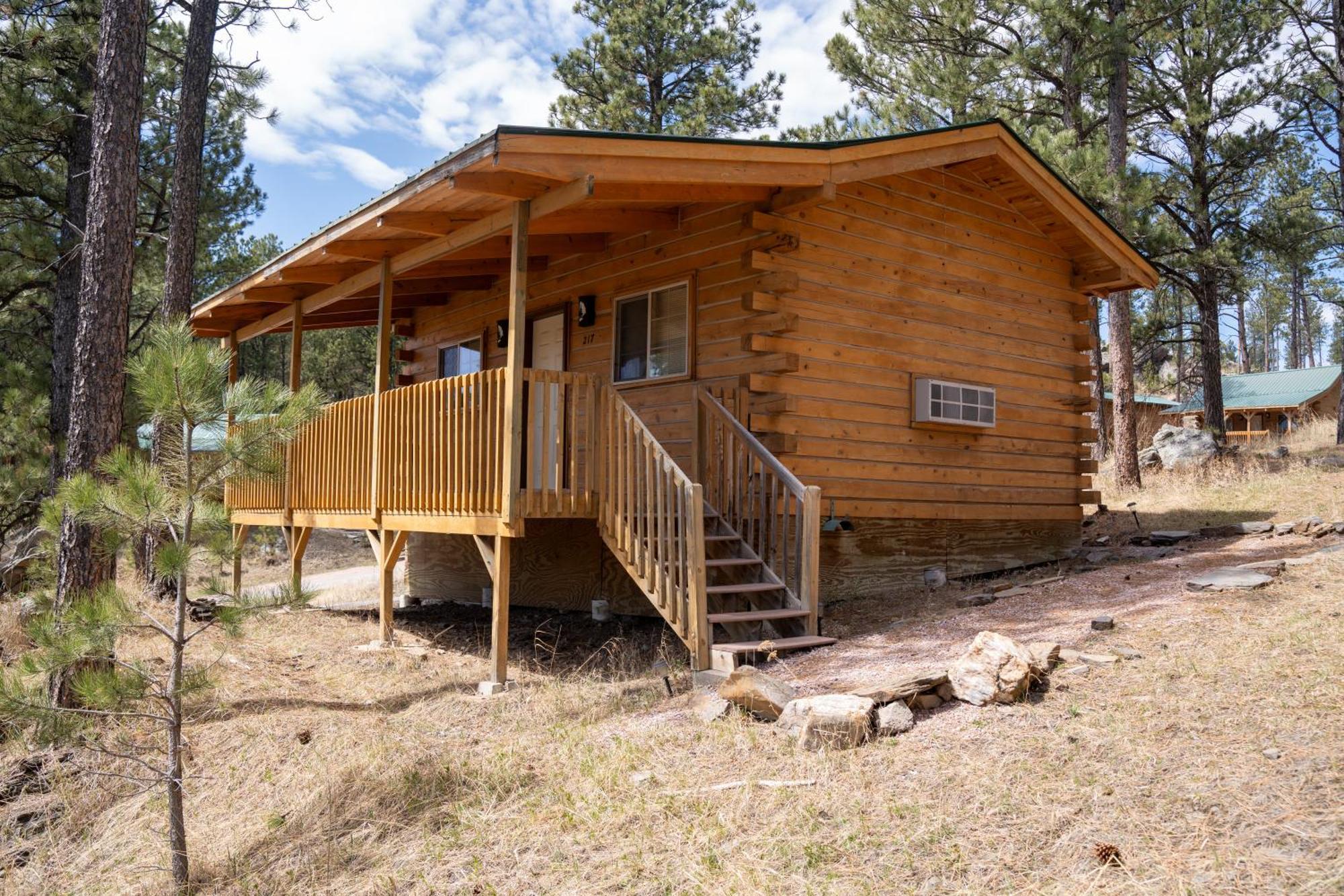 Rock Crest Lodge & Cabins Къстър Екстериор снимка