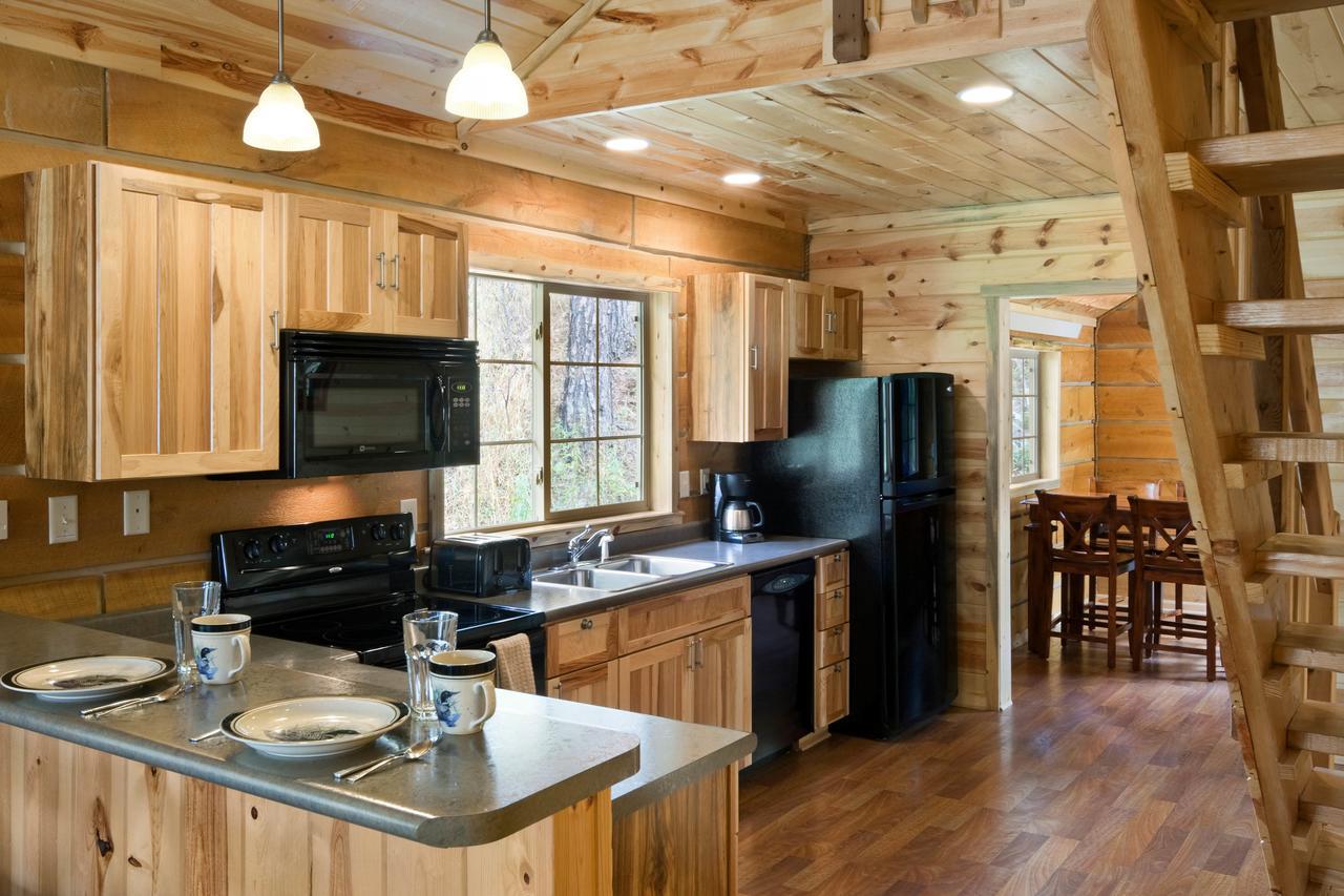 Rock Crest Lodge & Cabins Къстър Екстериор снимка