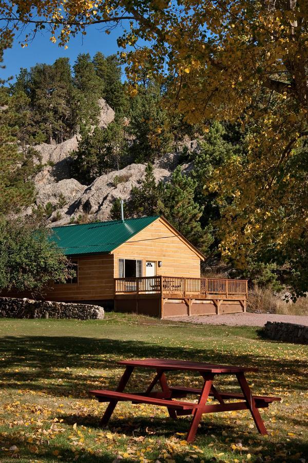 Rock Crest Lodge & Cabins Къстър Екстериор снимка