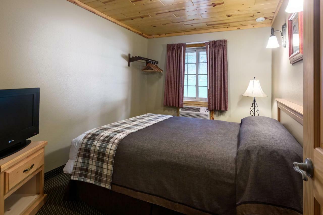 Rock Crest Lodge & Cabins Къстър Екстериор снимка