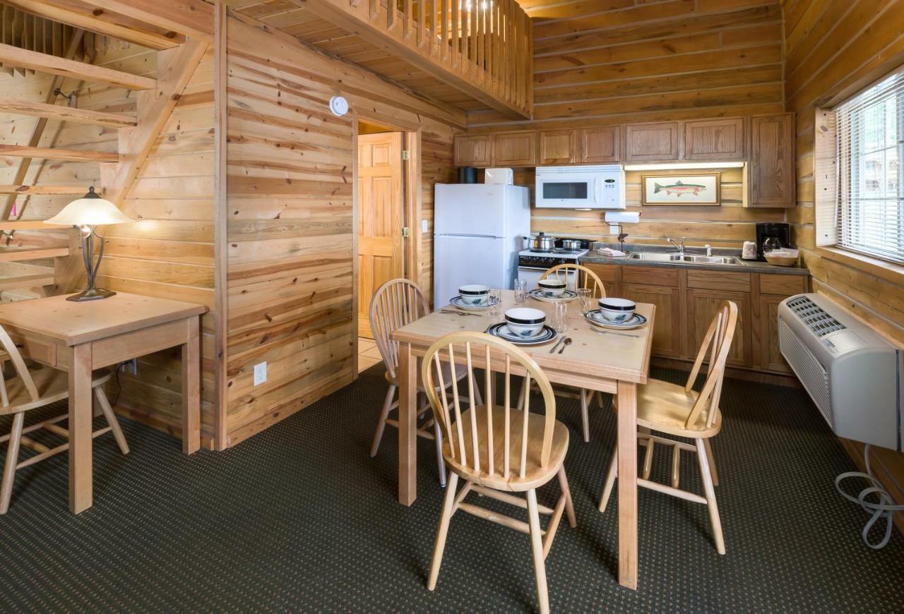Rock Crest Lodge & Cabins Къстър Екстериор снимка