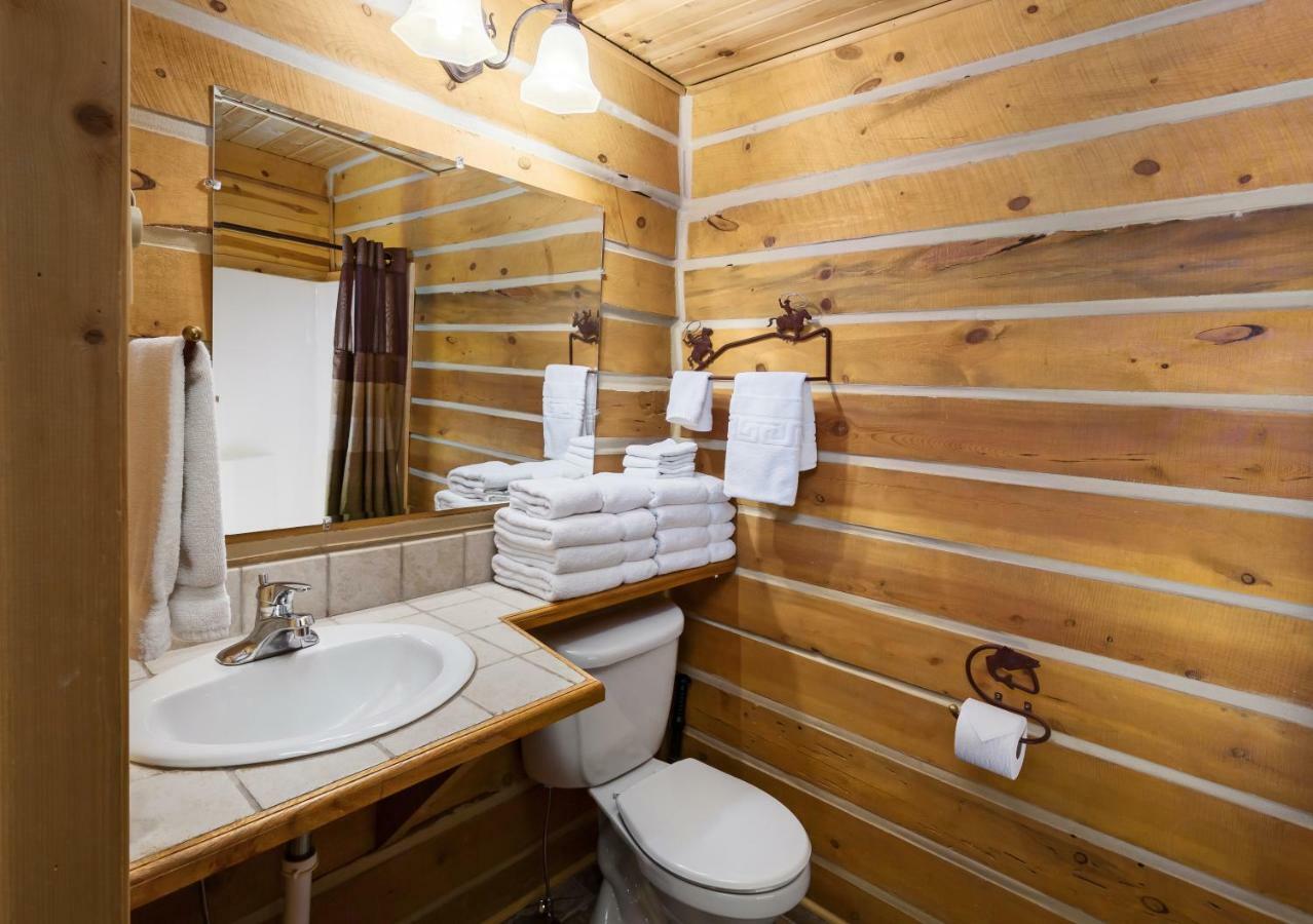 Rock Crest Lodge & Cabins Къстър Екстериор снимка
